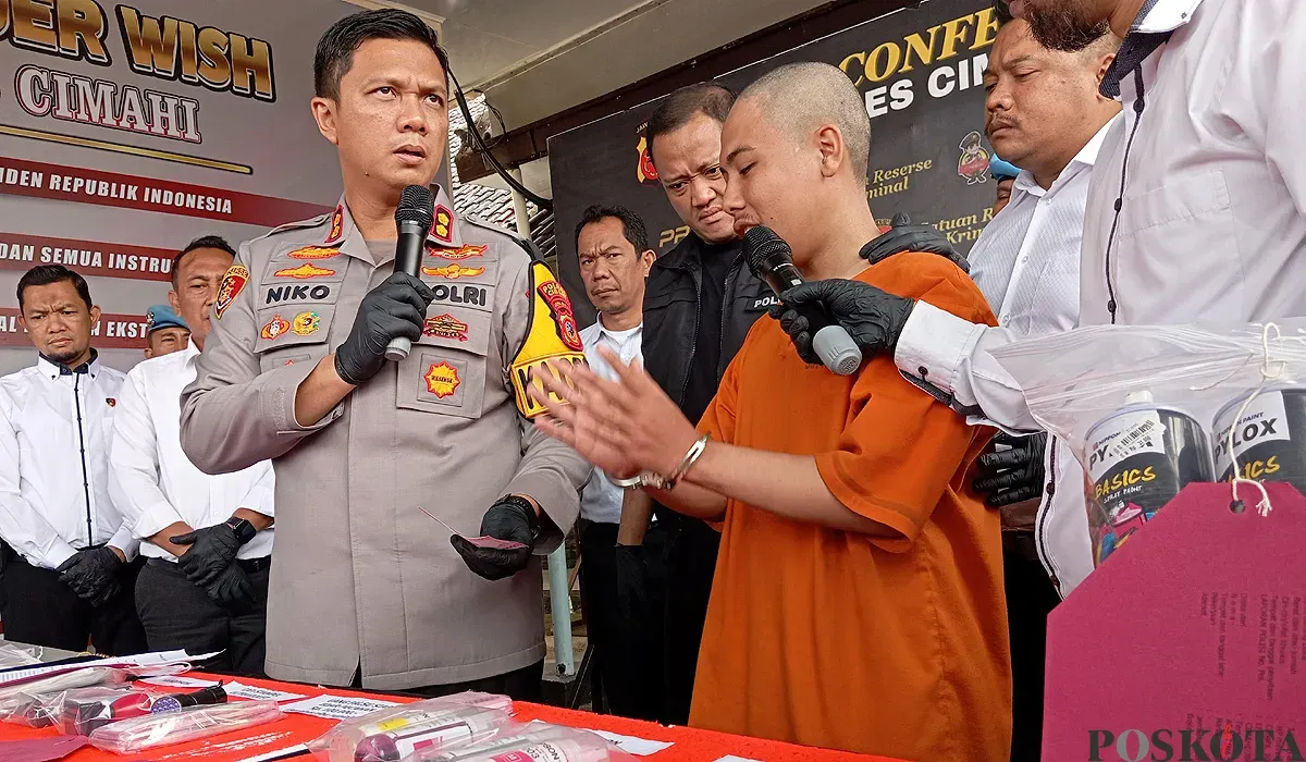 Polres Cimahi melaksanakan konferensi pers kasus pembuatan dan peredaran uang palsu di Mako Polres Cimahi, Jalan Amir Machmud, Rabu, 14 Juli 2025. (Sumber: POSKOTA | Foto: Gatot Poedji Utomo)