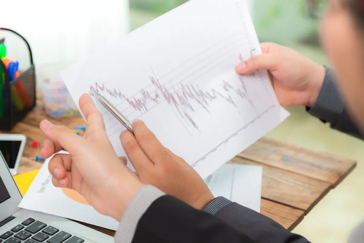 Prinsip dasar investasi menurut Timothy Ronald (Sumber: Freepik/jannoon028)