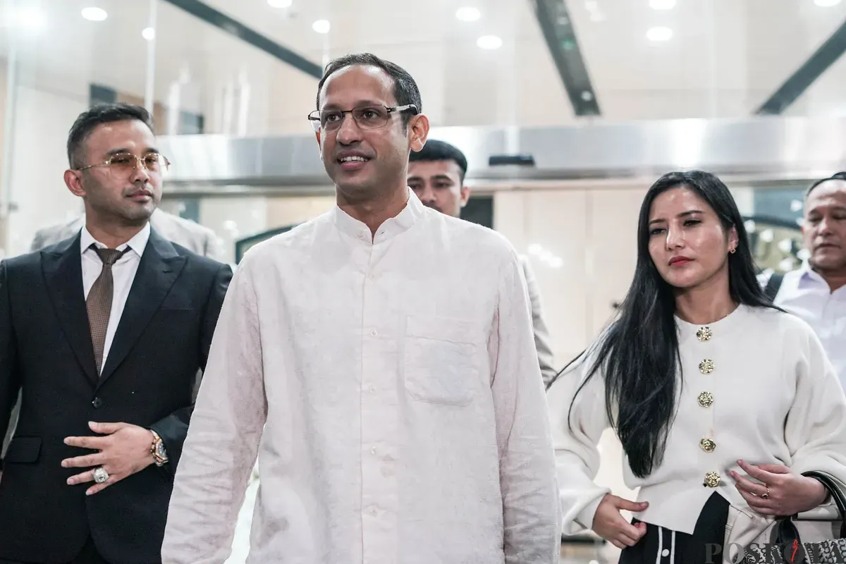 Mantan Mendikbudristek, Nadiem Makarim, selesai menjalani pemeriksaan di Kejaksaan Agung, Jakarta, Selasa, 15 Juli 2025. (Sumber: Poskota/Bilal Nugraha Ginanjar)