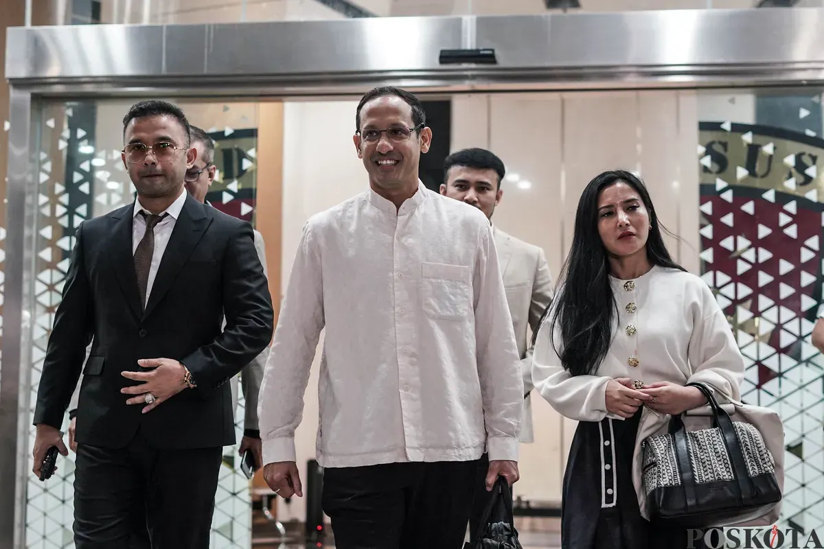 Mantan Mendikbudristek, Nadiem Makarim, selesai menjalani pemeriksaan di Kejaksaan Agung, Jakarta, Selasa, 15 Juli 2025. (Sumber: Poskota/Bilal Nugraha Ginanjar)