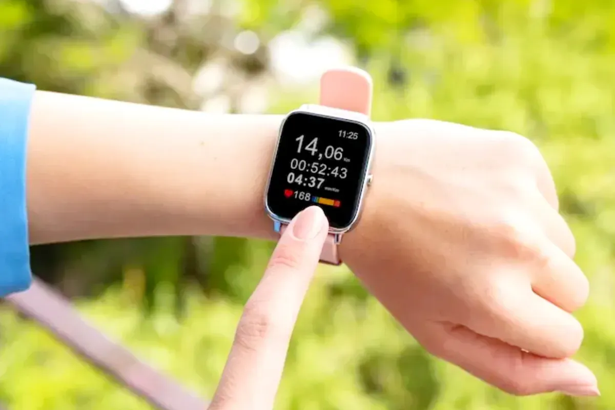 Ilustrasi memilih smartwatch murah. (Sumber: Freepik)