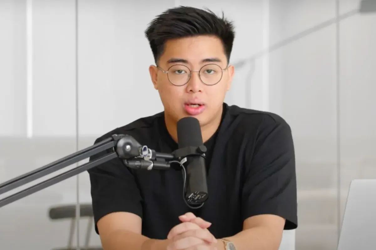 Potret Timothy Ronald yang memaparkan cara kaya raya di tahun 2025. (Sumber: YouTube/Timothy Ronald)