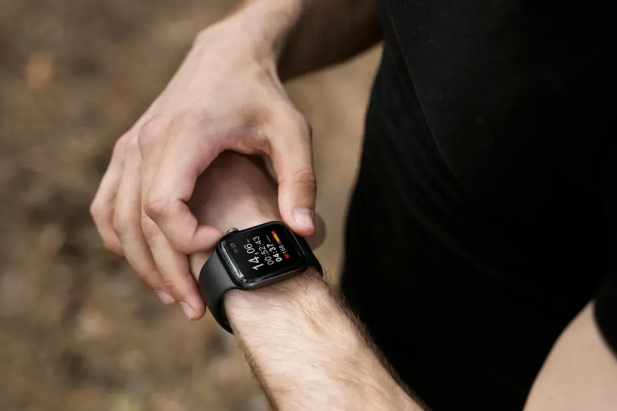 Ilustrasi smartwatch AMOLED dengan harga yang terjangkau. (Sumber: Freepik/Rawpixel)