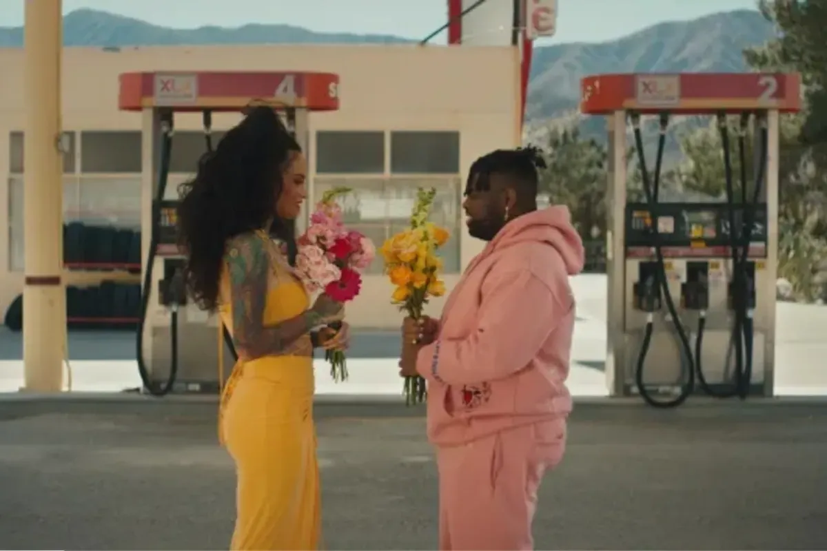 Lirik lagu At My Worst Pink Sweats (Sumber: YouTube/Pink Sweats)