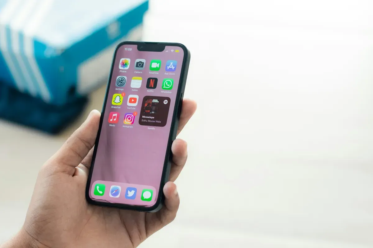 Cek Harga iPhone 13 per Akhir Agustus 2025, Ada Diskon hingga 2 Juta Lebih (Sumber: Unsplash/Sahej Brar)