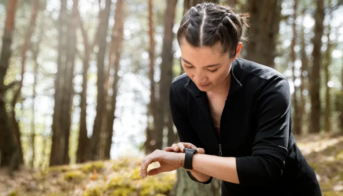 Smartwatch GPS outdoor terbaik, ini 5 pilihan terupdate 2025 dari harga 3 jutaan hingga premium. (Sumber: Freepik)
