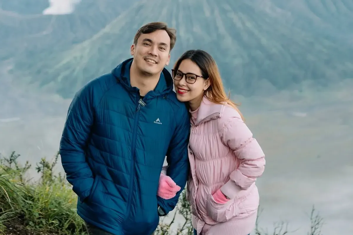 Rendy Kjaernett tegas bantah isu selingkuh: 'Aku sama istri baik-baik aja'. Simak penjelasan lengkapnya beserta respons Lady Nayoan terkait gosip ini. (Sumber: Instagram/ladynayoan)