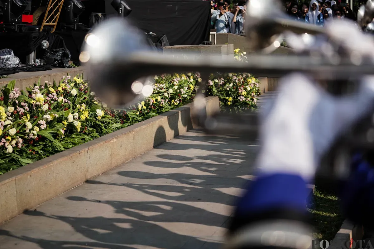 Penampilan marching band SMP Santa Ursula Jakarta pada Festival Ruang Seni Siswa di Anjungan Sarinah, Jakarta, Jum'at 25 Juli 2025. (Sumber: Poskota/Bilal Nugraha Ginanjar)