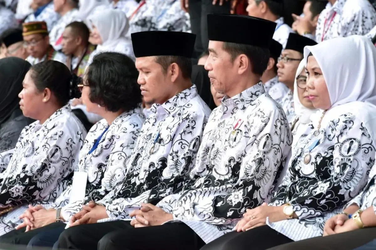 Gagal PPPK 2024? Kesempatan baru datang! Kemensos buka seleksi PPPK Tahap 2 untuk guru honorer. Tempatkan di 59 lokasi Sekolah Rakyat dengan benefit lengkap. Cek syarat dan segera daftar! (Sumber: setneg.go.id)