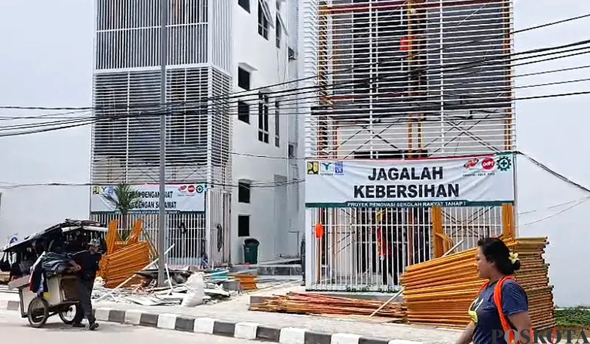 Kondisi bangunan Sekolah Rakyat yang terletak di kompleks BLKI, Serpong, Tangsel pada Selasa, 29 Juli 2025, masih tampak belum rampung sepenuhnya. (Sumber: POSKOTA | Foto: Primayanti)