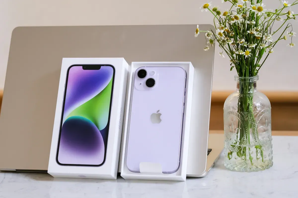 Harga iPhone 14 Awal Agustus 2025 di iBox Indonesia, Ada Potongan hingga 3 Juta (Sumber: Unsplash/Thai Nguyen)