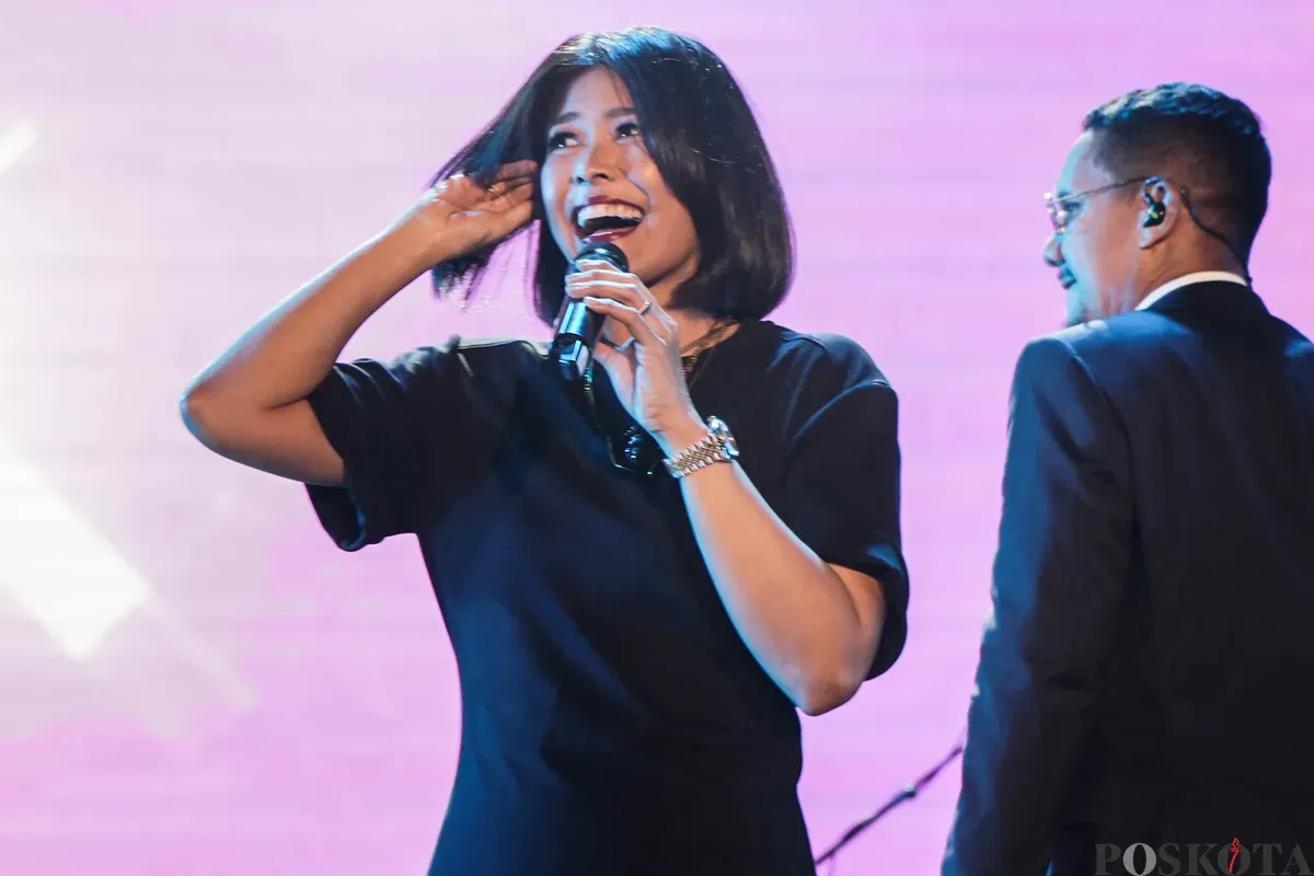 Grup musik Maliq & D'Essentials saat tampil pada BNI Java Jazz Festival 2025 di JIExpo Kemayoran, Jakarta, Minggu, 1 Juni 2025. (Sumber: Poskota/Bilal Nugraha Ginanjar)