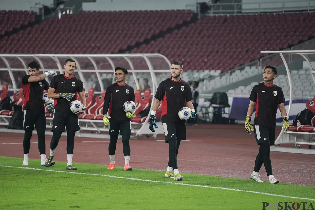 Sejumlah pesepak bola Timnas Inedonesia mengikuti sesi latihan resmi di Stadion Utama Gelora Bung Karno, Jakarta, Rabu, 4 Juni 2025. (Sumber: Poskota/Bilal Nugraha Ginanjar)