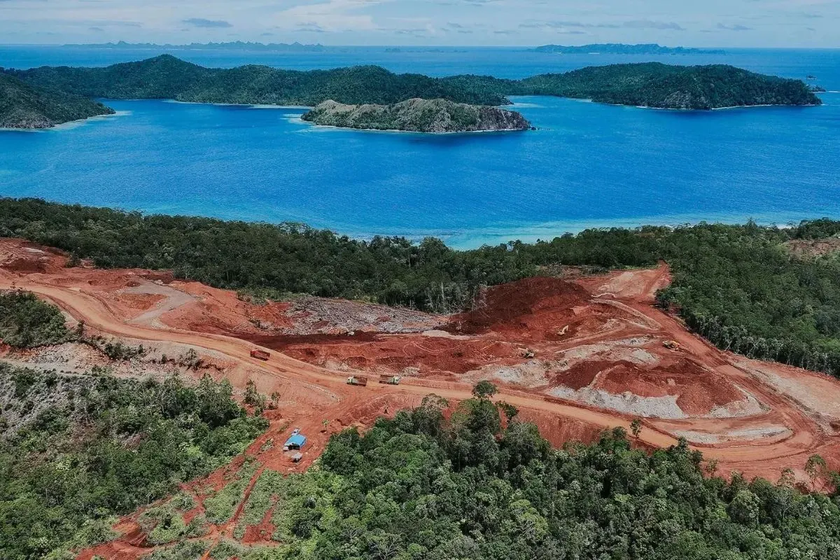 Siapa menteri ESDM yang terbitkan izin tambang PT Gag Nikel di Raja Ampat Papua pada 2017? Cek informasinya berikut. (Sumber: Greenpeace Indonesia)