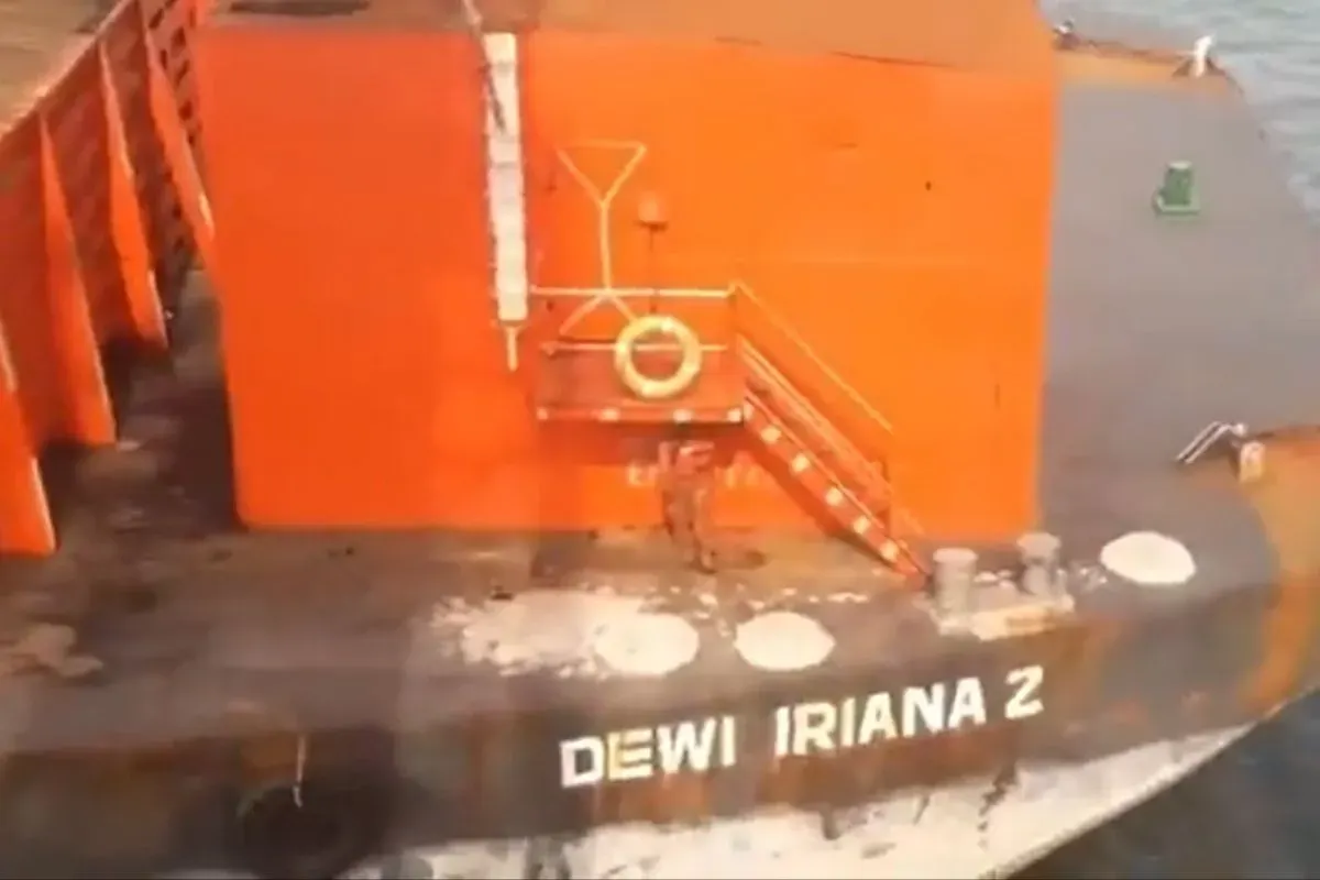 Viral siapa pemilik kapal pengangut nikel di Raja Ampat. (Sumber: X/@MurtadhaOne1)