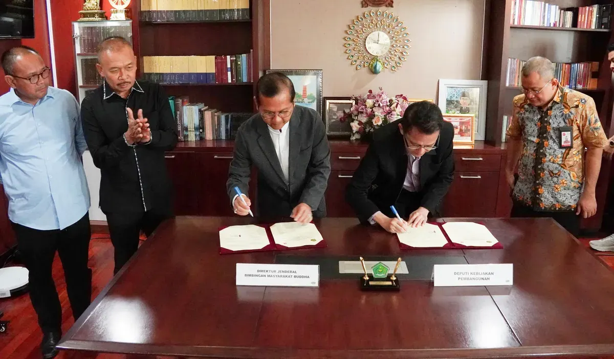 Ditjen Bimas Buddha Kemenag RI dan BRIN menandatangani Perjanjian Kerja Sama (PKS) untuk periode 2025-2027.. (Sumber: Dok. Ditjen Bimas Buddha)