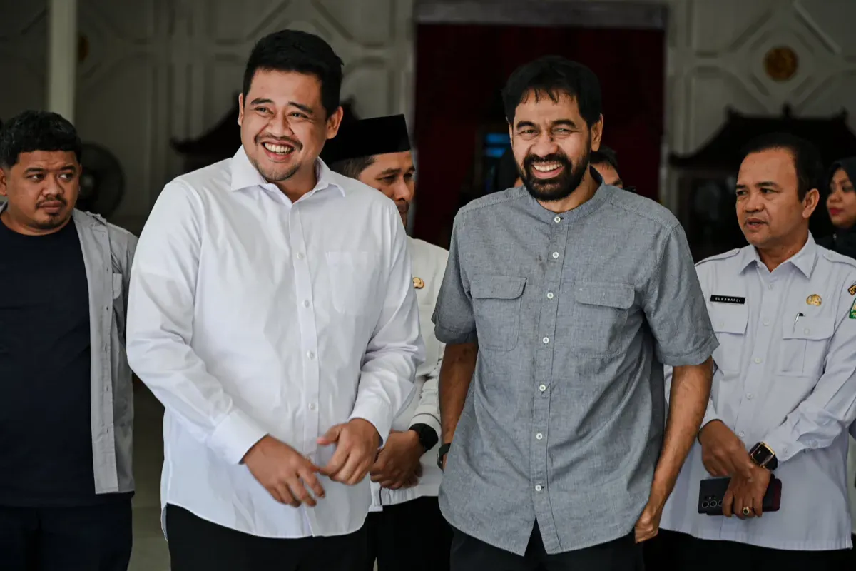 Potret Gubernur Aceh, Muzakir Manaf (kanan) yang menolak duduk bersama dengan Gubernur Sumut, Bobby Nasution (kiri) dalam pembahasan sengketa empat pulau. (Sumber: X/Bobby Nasution)