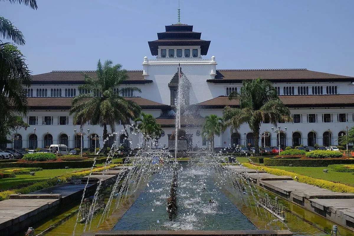 Ilustrasi ikon Bandung Gedung Sate. (Sumber: Wikimedia Commons)
