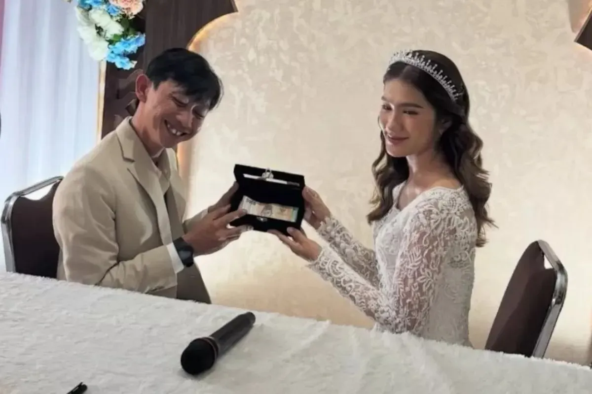Yono Bakrie dan Vini Caroline resmi menikah di KUA. (Sumber: Instagram/@husein_hadar)