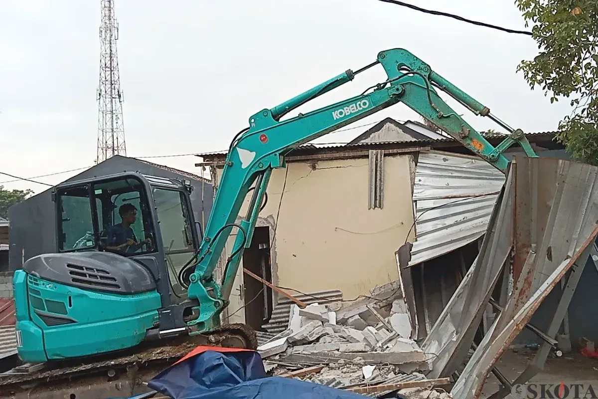 Rumah di Kampung Gabus, Desa Srimukti, Kecamatan Tambun Utara, Kabupaten Bekasi, dibongkar, Rabu, 18 Juni 2025. (Sumber: Poskota/Nurpini Aulia Rapika)