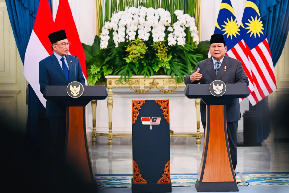 Potret Presiden Prabowo Subianto (kanan) dan Perdana Menteri Malaysia, Anwar Ibrahim (kiri) yang memiliki kesamaan mendukung solusi damai untuk Palestina. (Sumber: Sekretariat Negara)