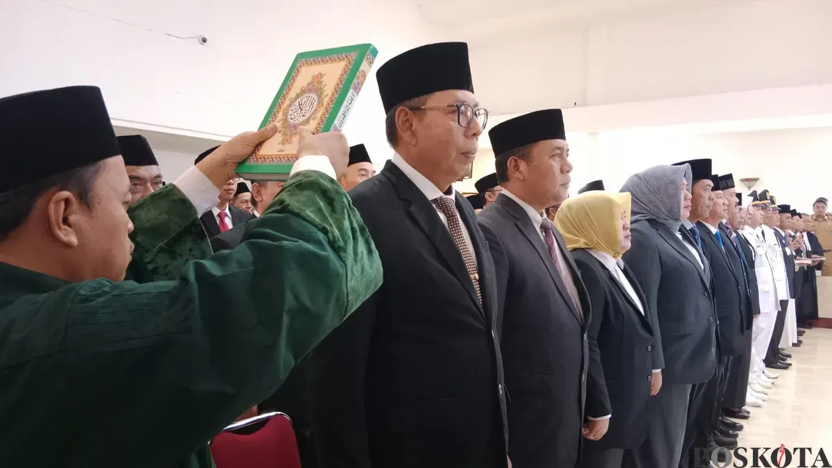 Pelantikan dan pengambilan sumpah jabatan sejumlah pejabat di lingkungan Pemerintahan Kota Bogor, Senin, 30 Juni 2025 di Balai Kota Bogor. (Sumber: Poskota/Sekar Putri Andini)