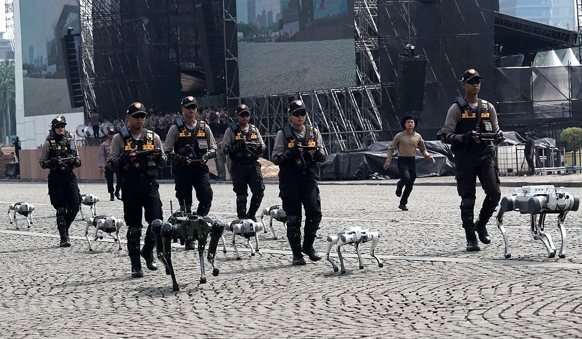 Sejumlah robot polisi yang akan membantu tugas Polri dipamerkan saat gladi kotor upacara Hari Bhayangkara ke-79 di Lapangan Silang Monas, Jakarta Pusat. (Sumber: Dok Mabes Polri)