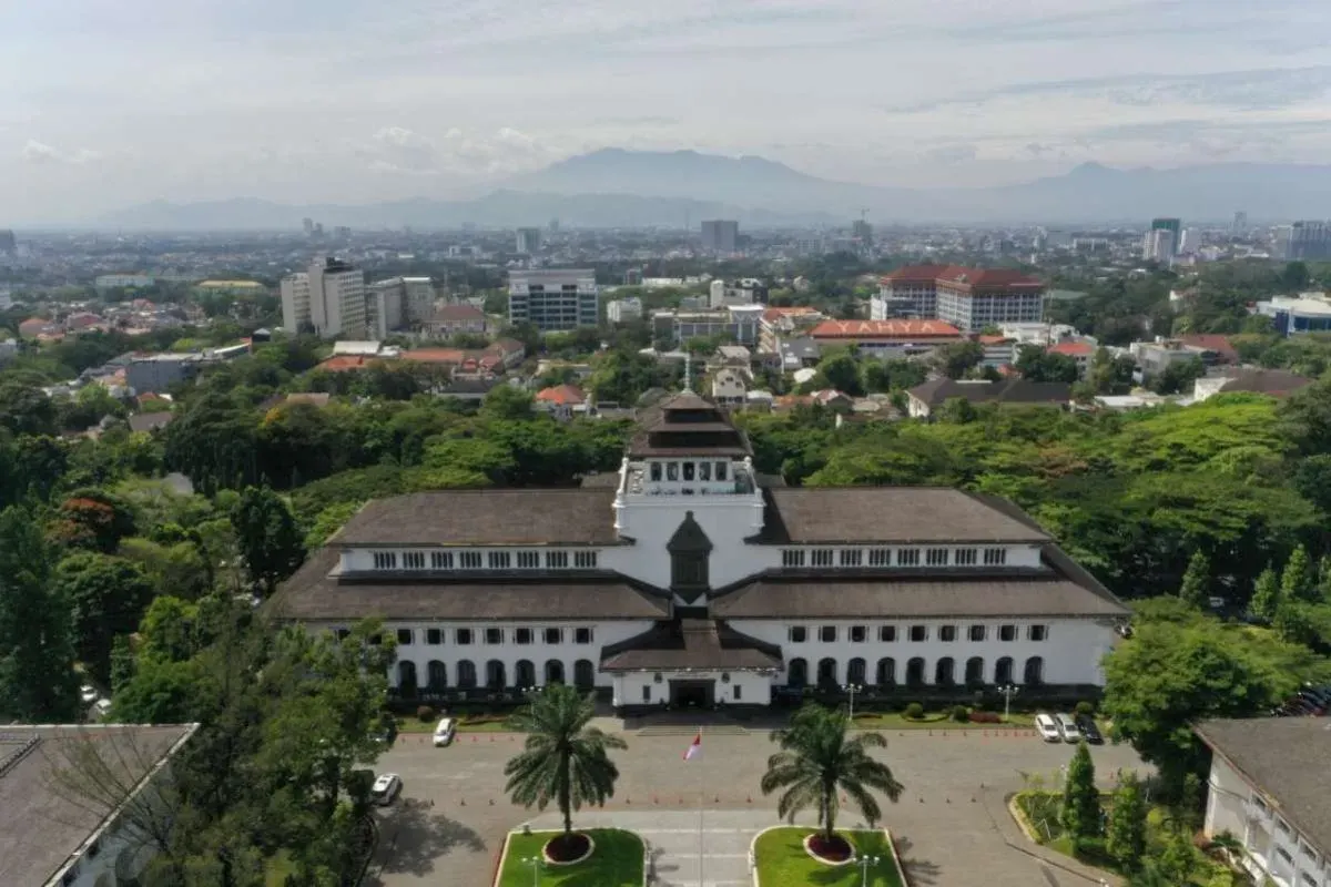 Gedung Sate, Bandung, Kantor pemerintahan Jawa Barat. (Sumber: jabarprov.go.id)