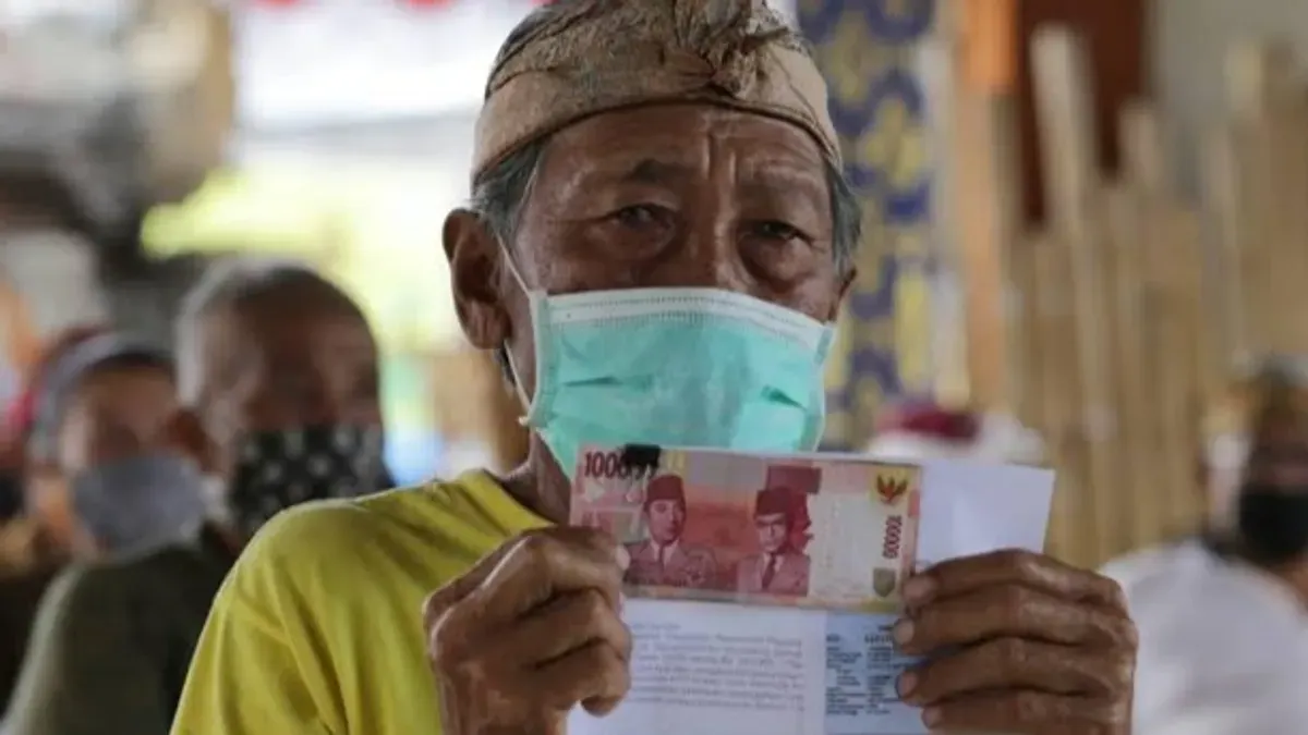 Cek status penerima Bansos PKH dan BPNT 2025 Anda melalui NIK KTP setelah perubahan sistem menjadi DTSEN. Pastikan data Anda akurat untuk menerima bantuan sosial yang tepat sasaran. (Sumber: Kemensos)