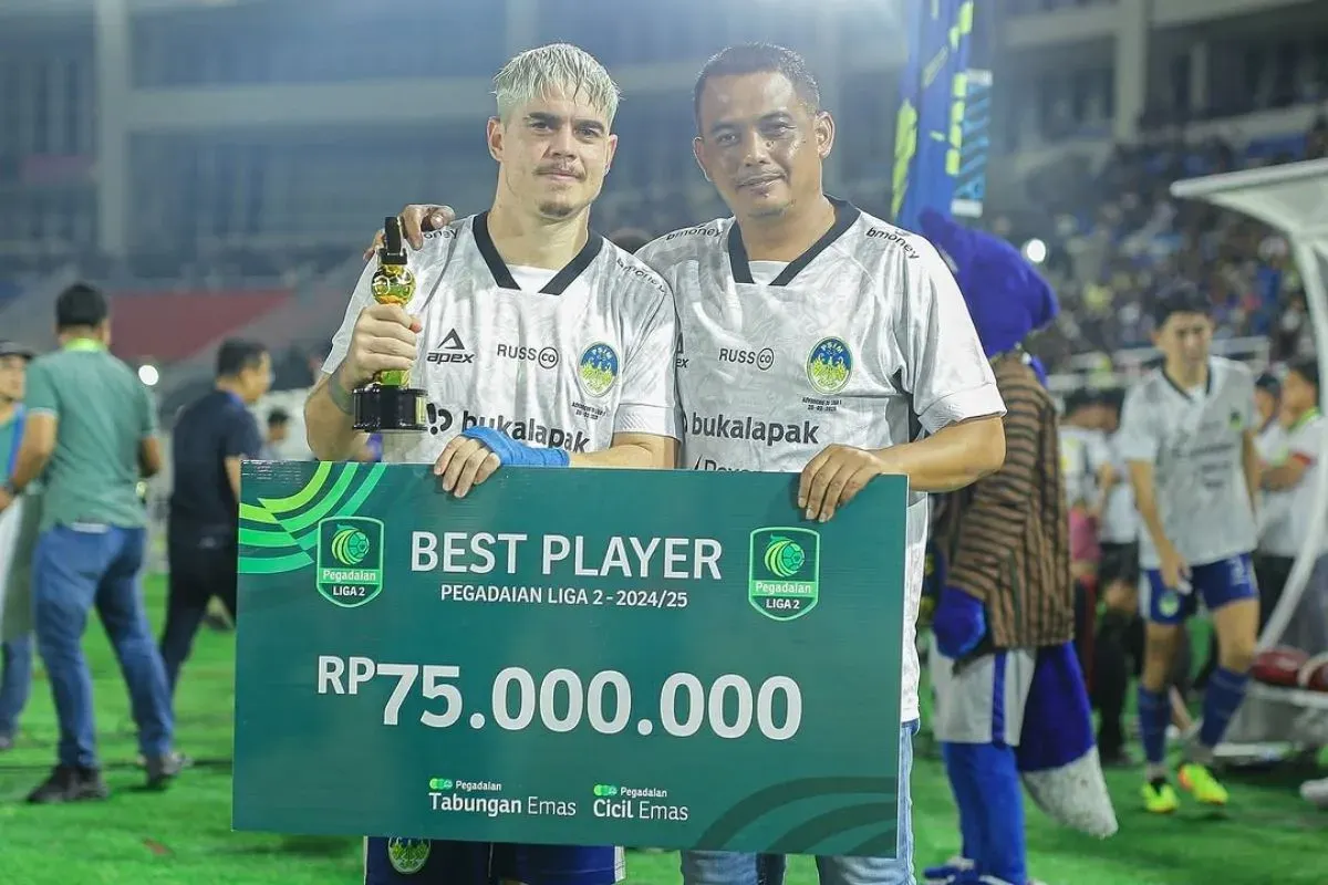 Pemain PSIM Yogyakarta, Rafinha dihadiahi gelar pemain terbaik Liga 2 2024-2025. (Sumber: Instagram/@raffinha07)