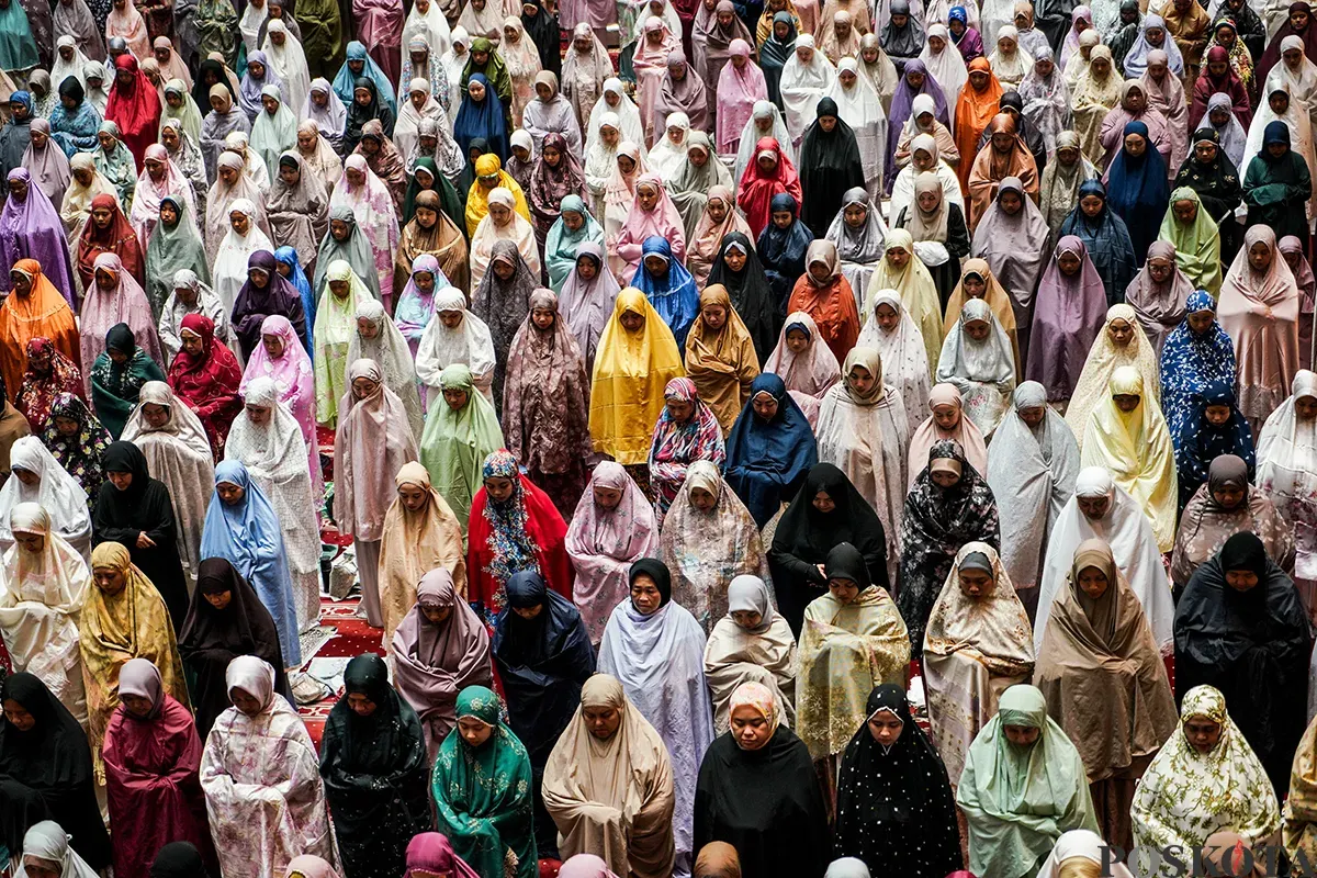 Umat Muslim melaksanakan shalat tarawih pertama Ramadhan 1446 H di Masjid Istiqlal, Jakarta, Jum'at, 28 Februari 2025. (Sumber: Poskota/Bilal Nugraha Ginanjar)