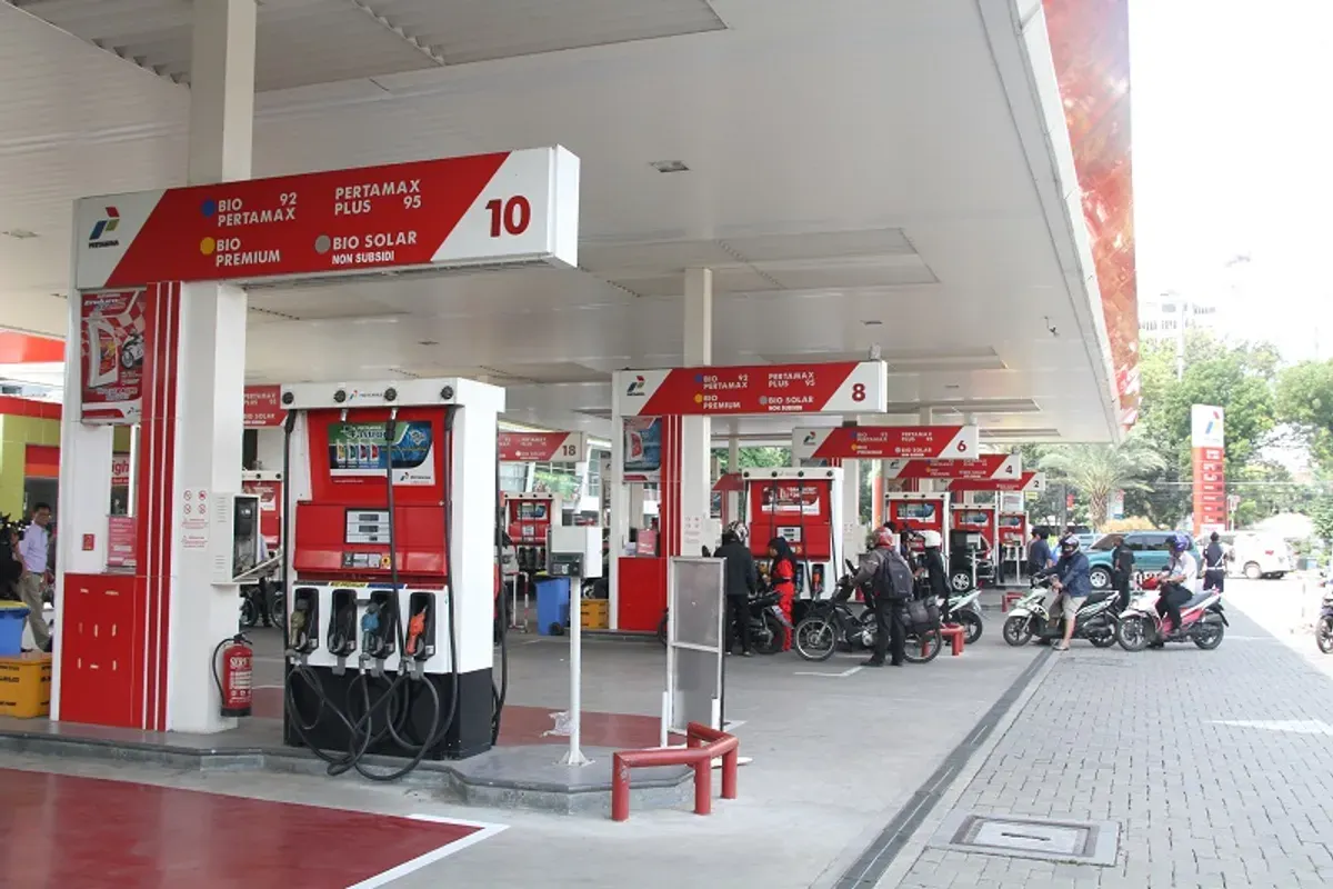 Update terbaru! Harga BBM Pertamina non-subsidi naik mulai 1 Juli 2025. Segera cek daftar harga resmi Pertamax, Dexlite, dan varian lain di wilayah Anda. (Sumber: Disperindag)
