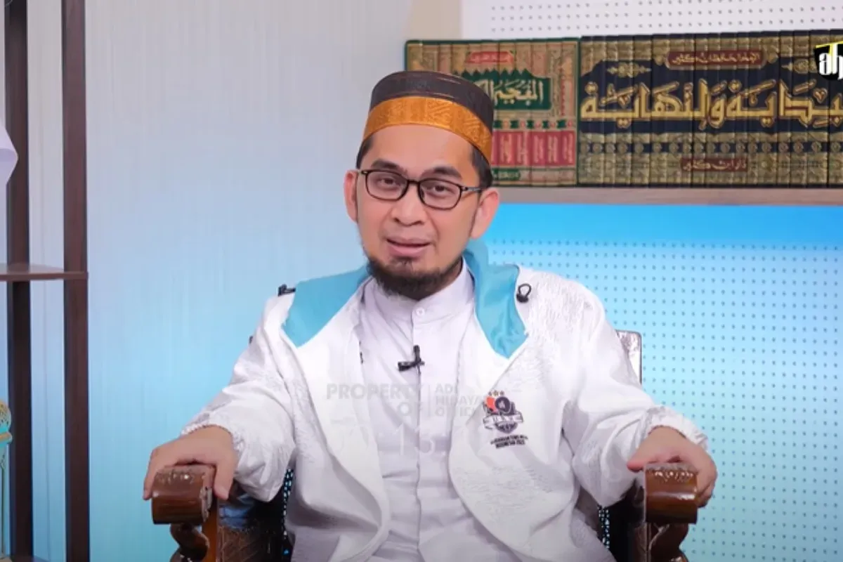 Penjelasan Ustadz Adi Hidayat (UAH) soal doa buka puasa kapan seharusnya dibaca.(Sumber: Tangkapan Layar YouTube/Adi Hidayat Official)