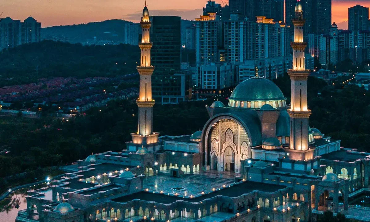 Jadwal Buka Puasa Jakarta, Bogor, Tangerang, dan Bekasi Hari Ini 3 Maret 2025 (Sumber: Unsplash/Fahrul Azmi)