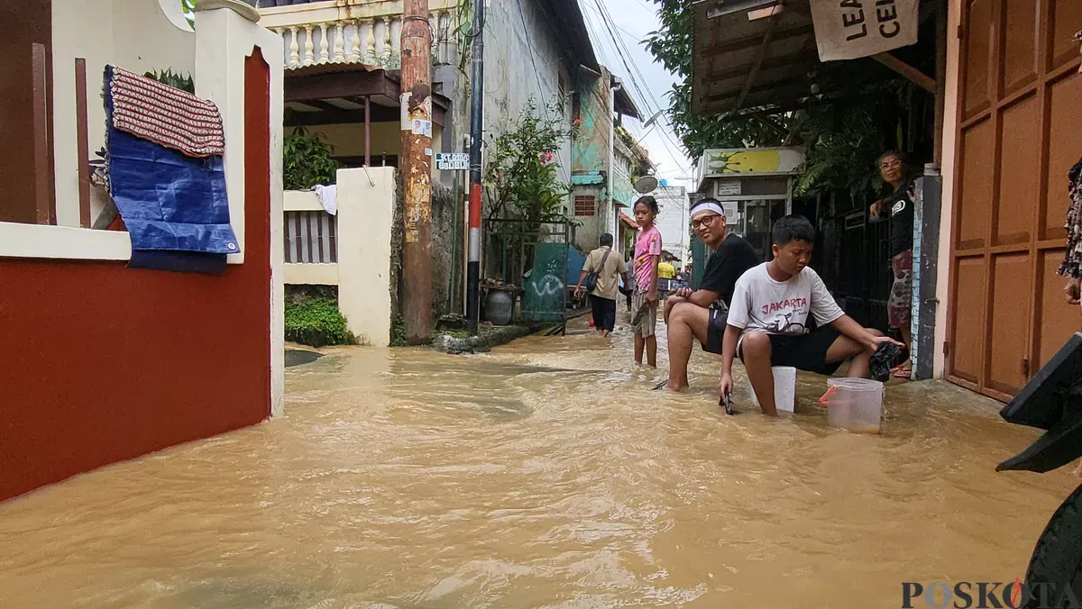 Suasana di permukiman warga Kelurahan Bidara Cina, Jatinegara, Jakarta Timur, Senin, 3 Maret 2025. (Sumber: Poskota/Pandi Ramedhan)