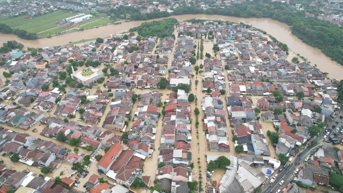 Pantauan udara kondisi banjir di Kota Bekasi, Jawa Barat pada Selasa, 4 Maret 2025. (Sumber: Pusat Data Informasi dan Komunikasi Kebencanaan BNPB)