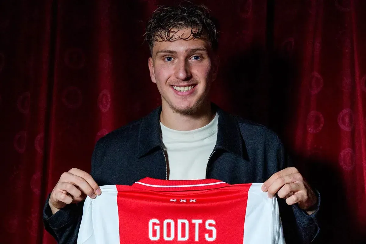 Mika Godts, pemain yang sempat dipoles pelatih Timnas Indonesia U-23, Gerald Vanenburg, kini masuk daftar incaran Liverpool. (Sumber: Instagram @mikagodtsjr10)