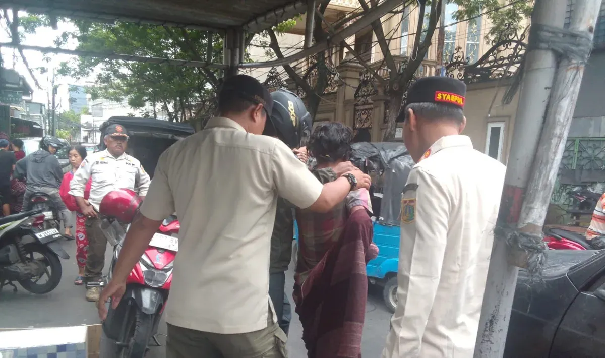 Sebanyak 43 Pemerlu Pelayanan Kesejahteraan Sosial (PPKS) dijaring petugas Satpol PP Jakarta Barat. (Sumber: Dok. Satpol PP Jakbar)