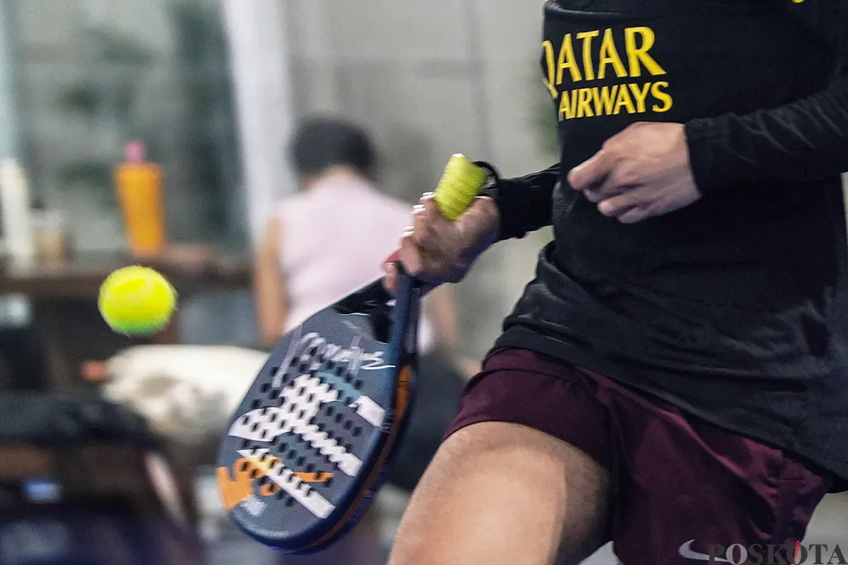 Ilustrasi raket padel. (Sumber: Poskota/Bilal Nugraha Ginanjar)