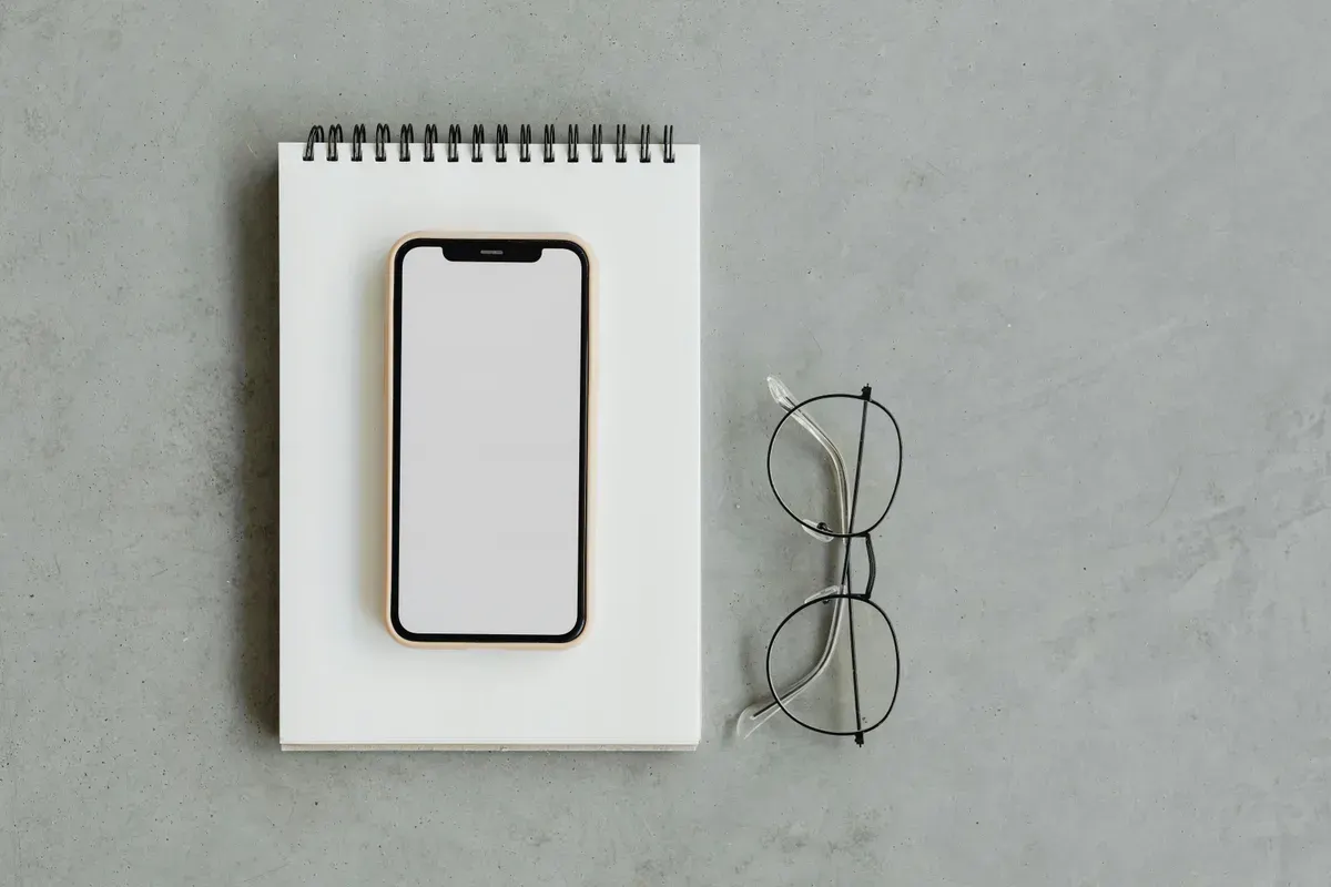 Menjaga dan merawat smartphone untuk memperpanjang masa pakai. (Sumber: Pexels/Kaboompics.com)