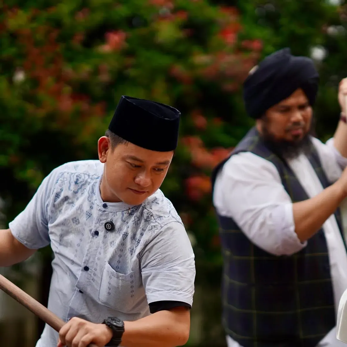 Kabar Bobon Santoso masuk Islam membuat publik terkejut pada awalnya. (Sumber: Instagram/@bobonsantoso)