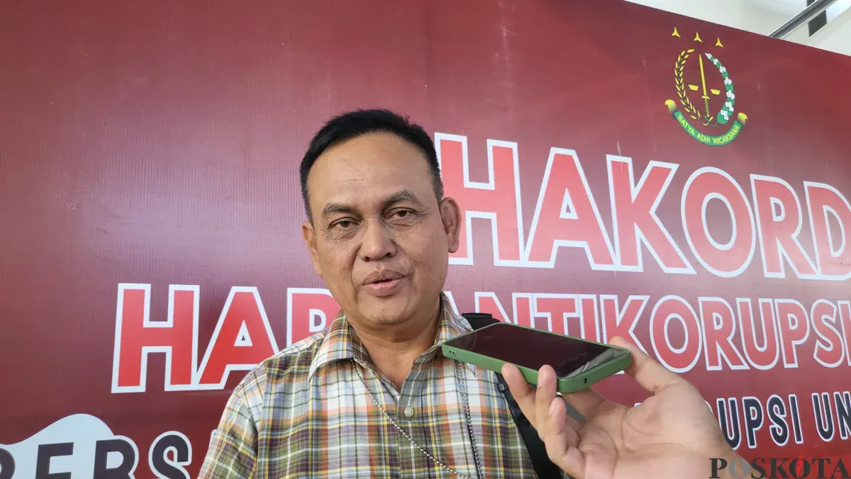 Kanit V Subdit II Dittipdeksus Bareskrim Polri Kompol Karta usai pelimpahan di Kejari Jakarta Barat. (Sumber: Poskota/Pandi Ramedhan)
