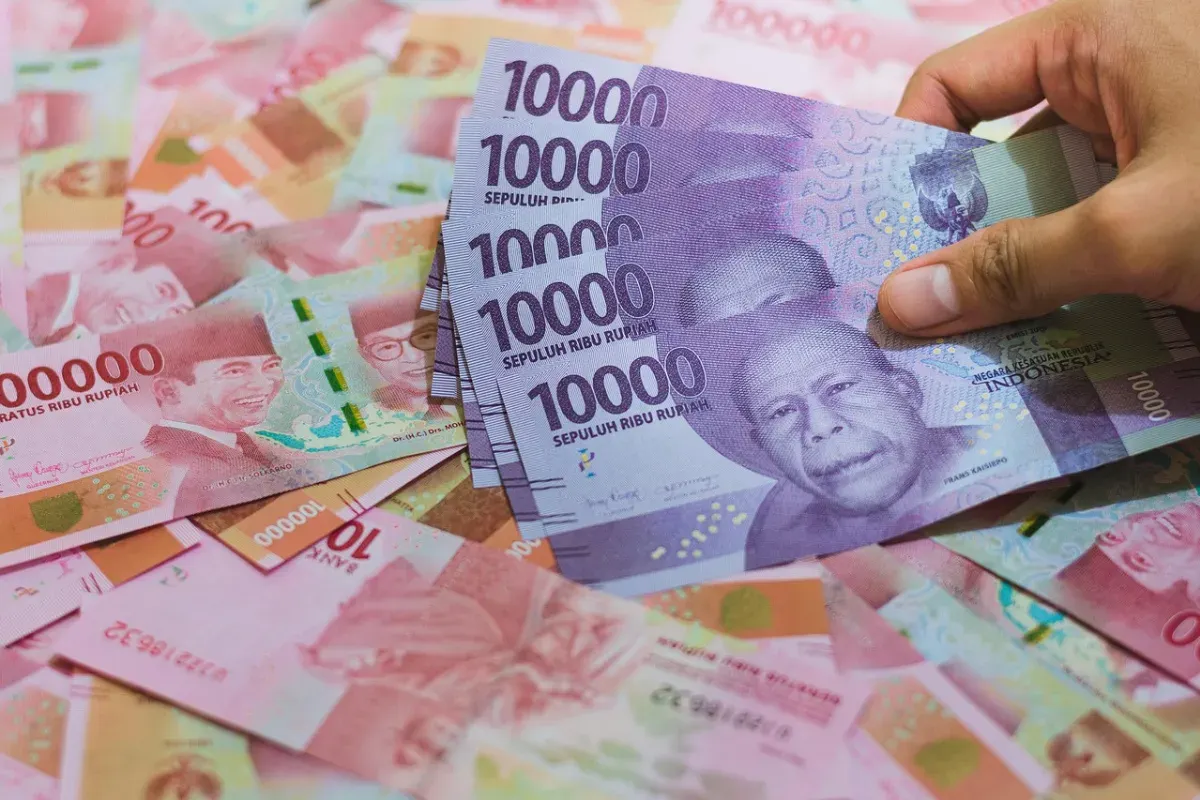 Ilustrasi uang rupiah dari bansos PKH ibu hamil. (Sumber: Pixabay/IqbalStock)
