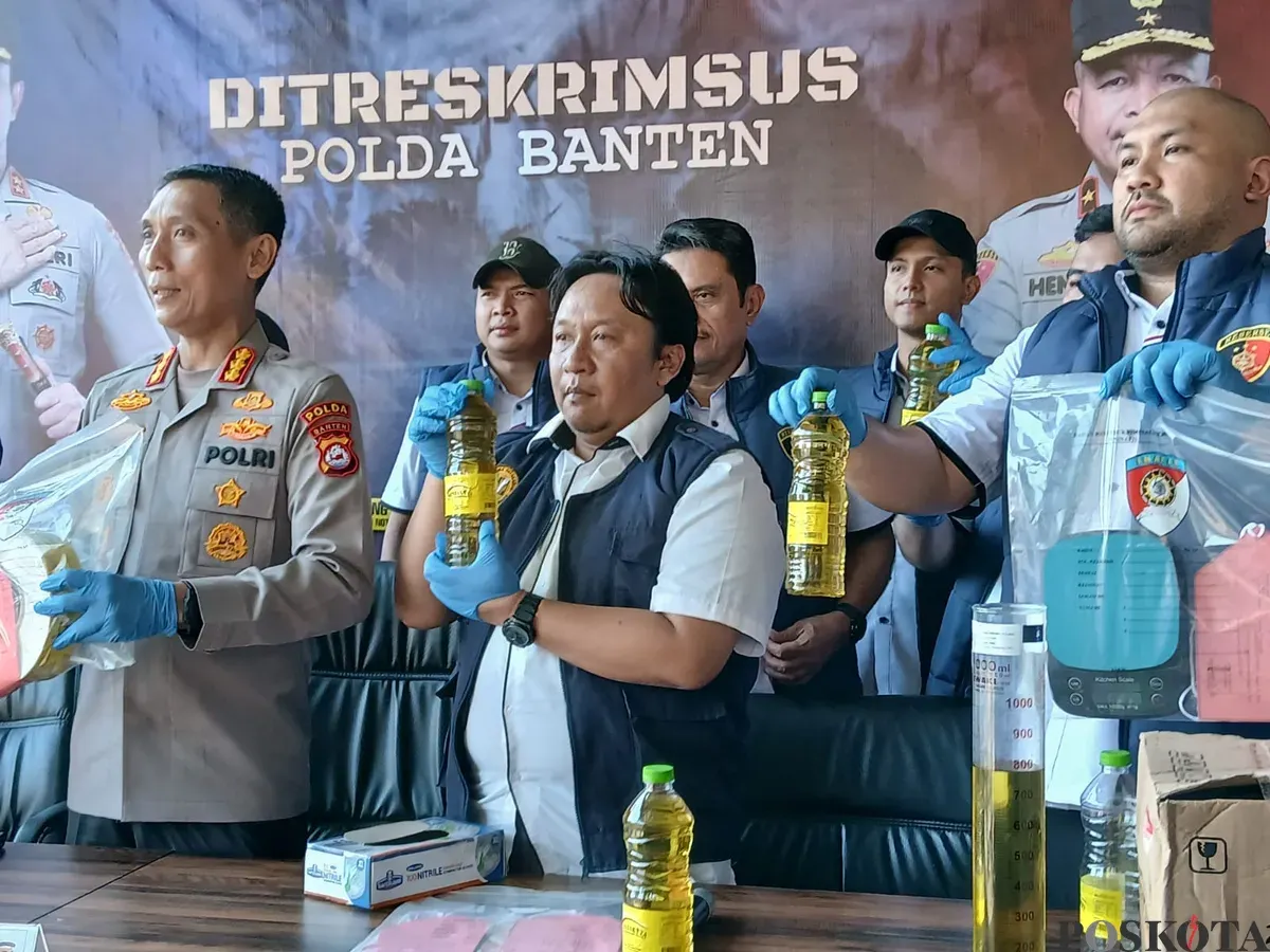 Polda Banten ungkap kasus takaran curang MinyaKita dan Djernih. (Sumber: Poskota/Veronica Prasetyo)