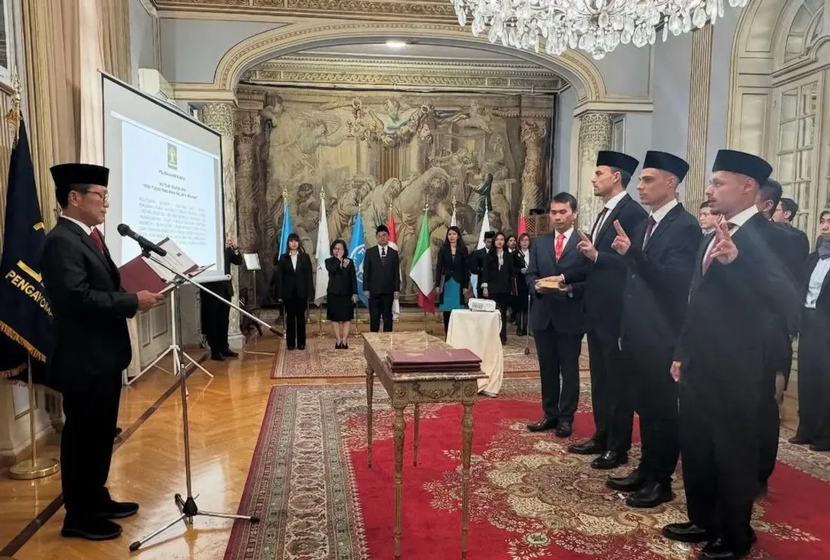 Joey Pelupessy, Dean James dan Emil Audero saat menjalani prosesi pengambilan sumpah kewarganegaraan di Kedubes RI di Kota Roma, Italia. (Sumber: PSSI)