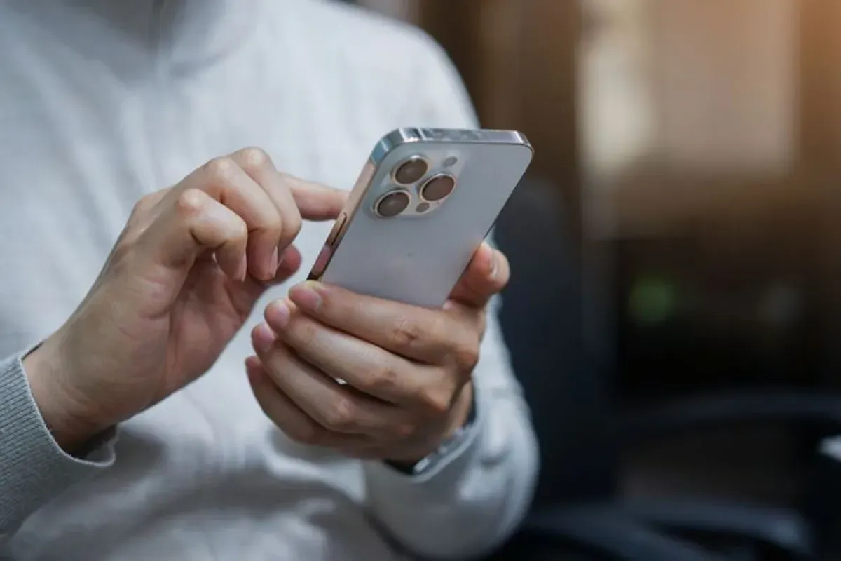 Hal yang perlu diperhatikan sebelum menggunakan AirDrop (Sumber: Pinterest/Prof. Dr. Amarendra Bhushan Dhiraj)