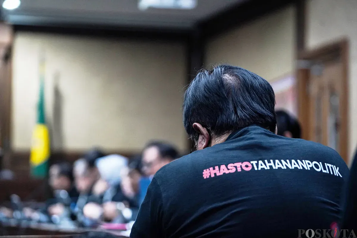 Sekjen Partai Demokrasi Indonesia Perjuangan (PDIP) Hasto Kristiyanto menjalani sidang perdananya di Pengadilan Tipikor, Jakara Pusat, Jumat, 14 Maret 2025. (Sumber: Poskota/Bilal Nugraha Ginanjar)
