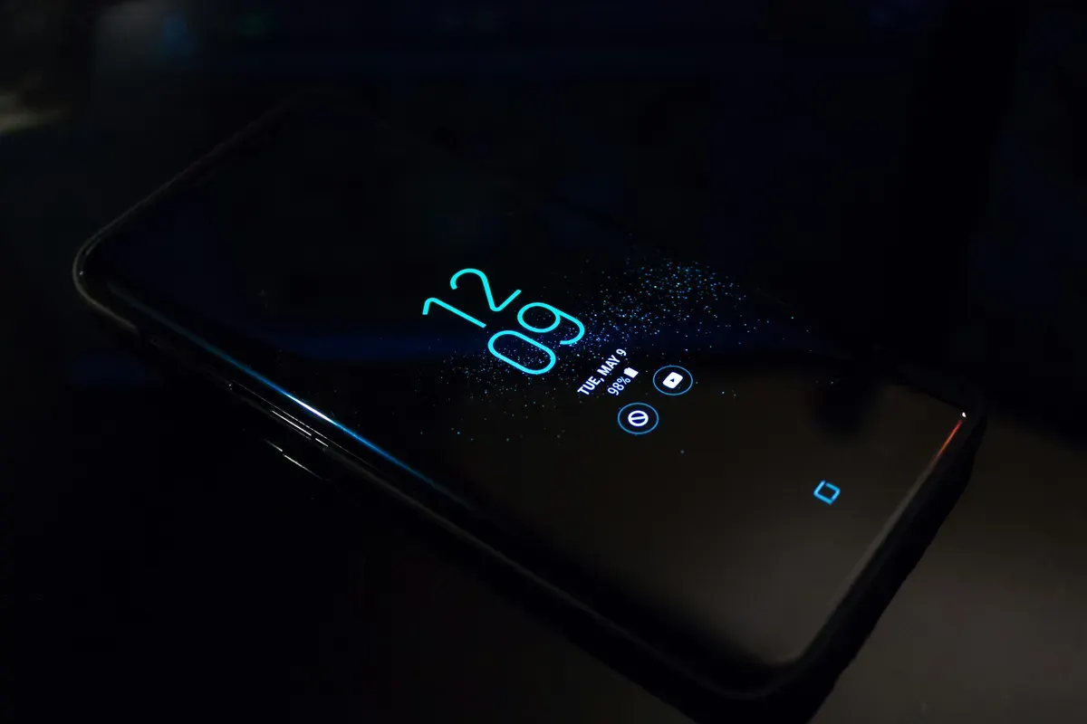 Perbaiki screen saver handphone yang tidak muncul. (Sumber: Pexels/Noah Erickson)