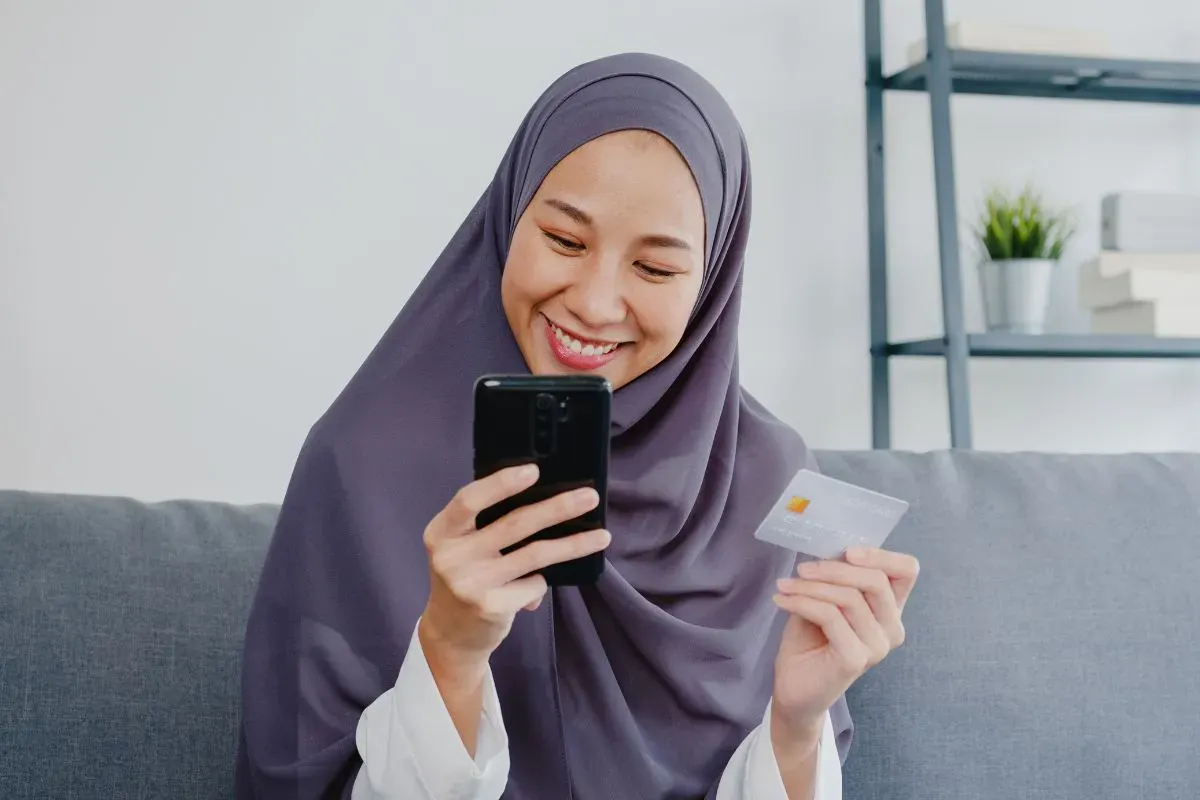 Ilustrasi Ini penjelasan membayar zakat fitrah menggunakan Paylater. (Sumber: Freepik/tirachardz)