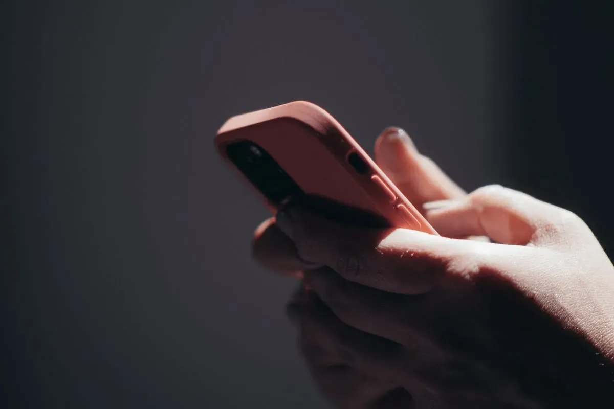 Cara membayar tagihan SPinjam dari bank (Sumber: Pexels/Kindel Media)